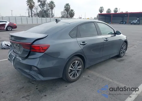 2024 Kia Forte Lxs z USA, uszkodzony, nr VIN 3KPF24AD3RE730812